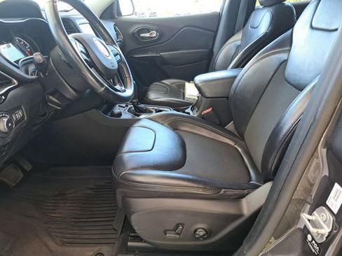 Used 2021 Jeep Cherokee Latitude Plus AWD/4WD image 23