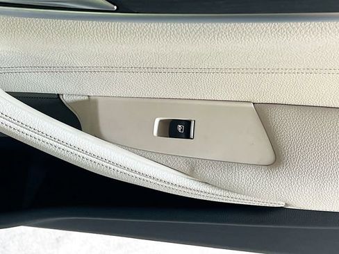 Used 2023 BMW 530e xDrive w/ Premium Package image 31