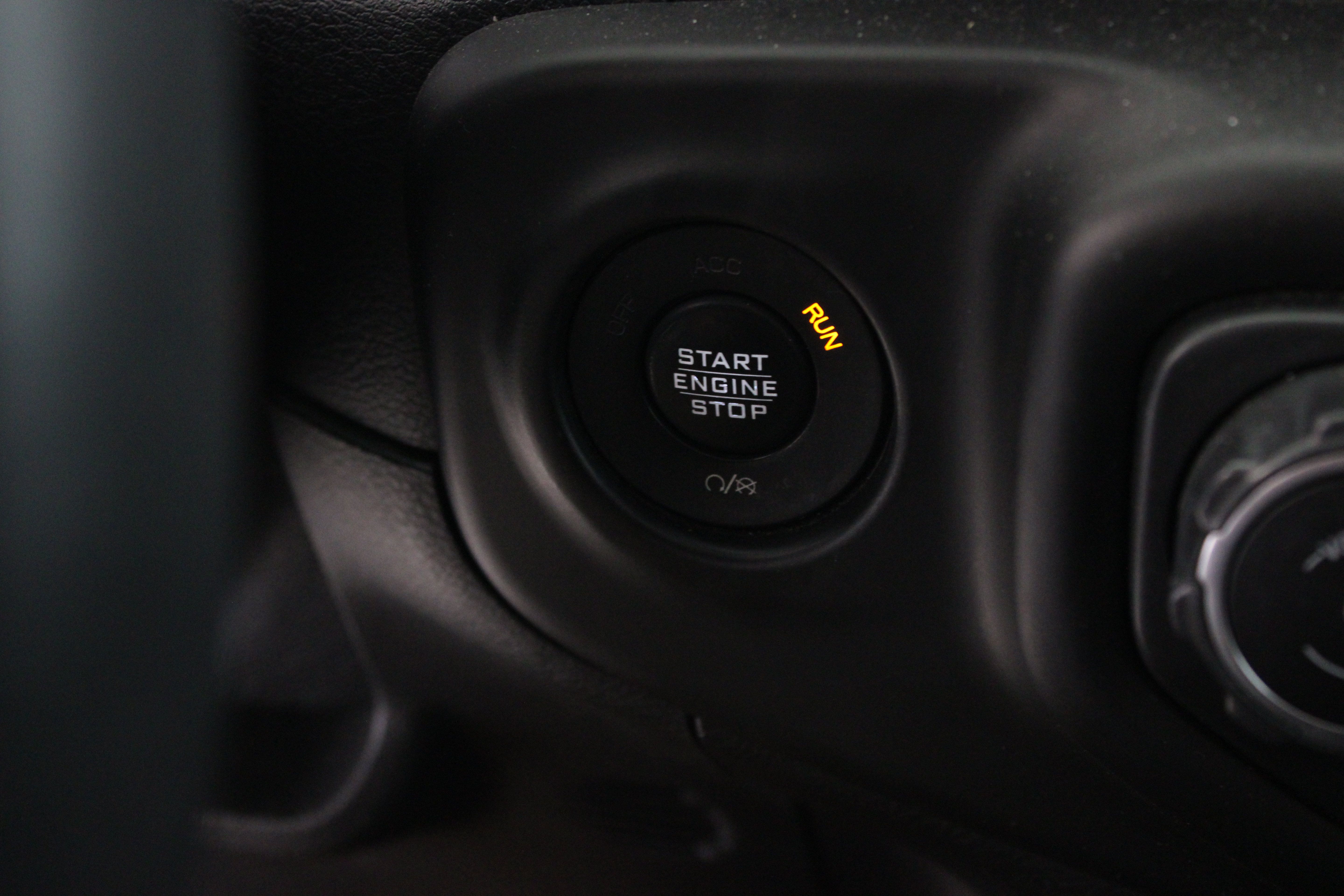 Used 2018 Jeep Wrangler Unlimited Sahara AWD/4WD image 17