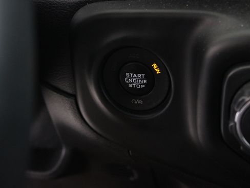 Used 2018 Jeep Wrangler Unlimited Sahara AWD/4WD image 17