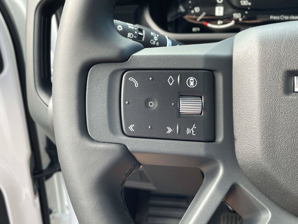 New 2026 Land Rover Defender 110 X-Dynamic SE AWD/4WD image 27