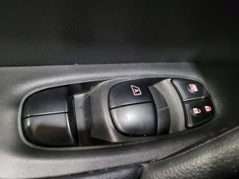 Used 2020 Nissan Rogue S AWD/4WD image 27