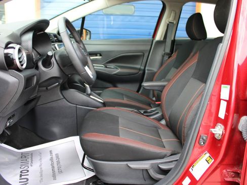Used 2021 Nissan Versa SR FWD image 17