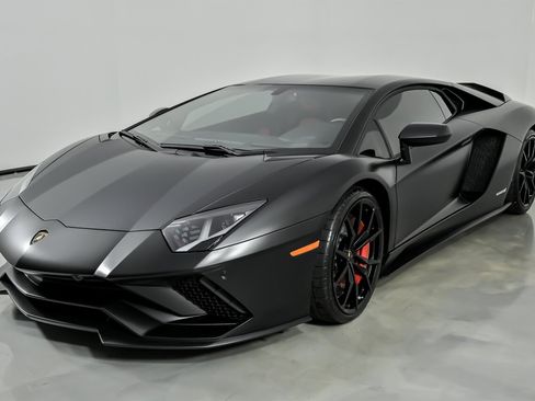 Used 2018 Lamborghini Aventador S image 7