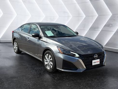 Used 2025 Nissan Altima 2.5 S image 1