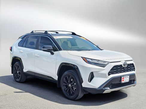 Used 2025 Toyota RAV4 XSE w/ Advanced Technology Package AWD/4WD image 38