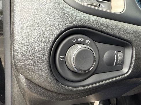 Used 2017 Jeep Renegade Sport w/ Power & Air Group AWD/4WD image 28