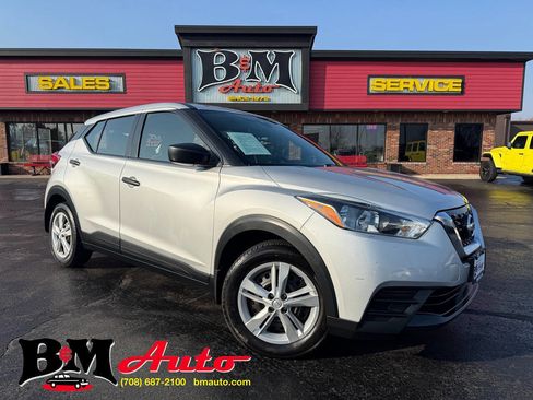 Used 2020 Nissan Kicks S image 1