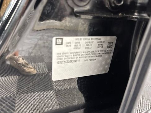 Used 2016 Chevrolet Malibu LT FWD image 28