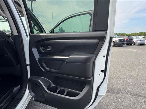 Used 2017 Nissan Titan S AWD/4WD image 31