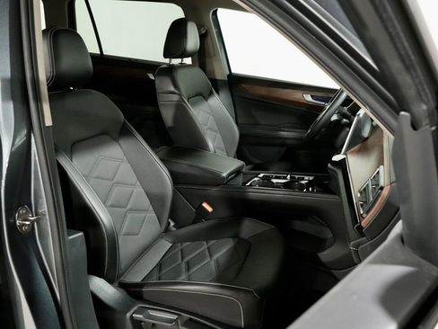 Used 2024 Volkswagen Atlas SE image 24