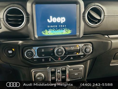 Used 2021 Jeep Wrangler Unlimited Sahara AWD/4WD image 14