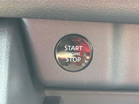 Used 2025 Nissan Rogue SV AWD/4WD image 34