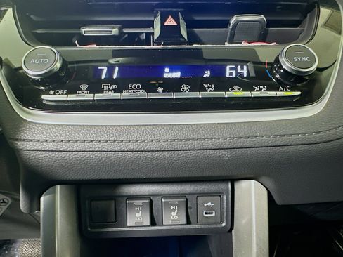 Used 2023 Toyota Corolla Cross XLE image 21