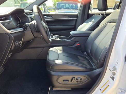 New 2025 Jeep Grand Cherokee Limited w/ MOPAR Finishing Package image 24