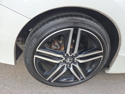 Used 2016 Honda Accord Touring image 4