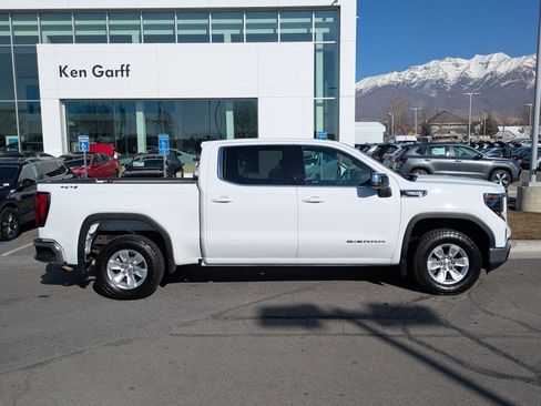 Used 2023 GMC Sierra 1500 SLE image 2