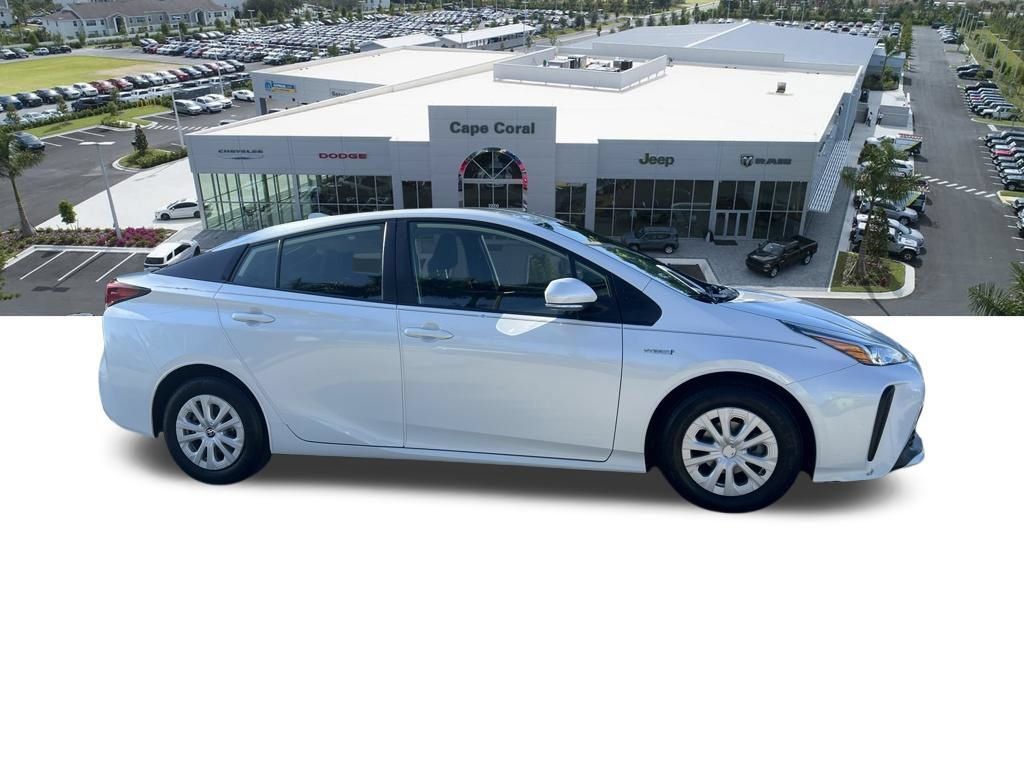 Used 2021 Toyota Prius L Eco FWD image 6