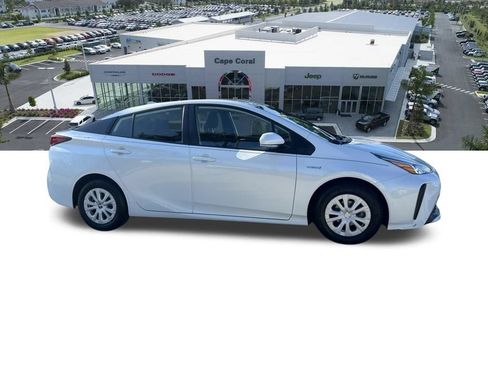 Used 2021 Toyota Prius L Eco FWD image 6