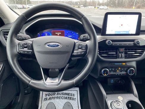 Used 2022 Ford Escape Titanium AWD/4WD image 7