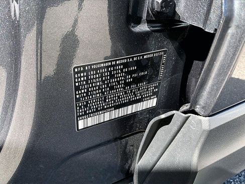 Certified 2025 Volkswagen Taos SE w/ Panoramic Sunroof Package image 30