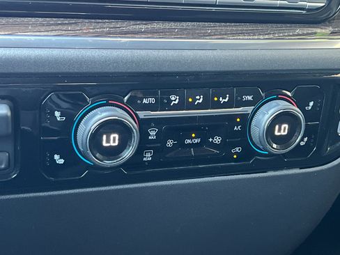 Used 2025 Chevrolet Silverado 1500 LT AWD/4WD image 19