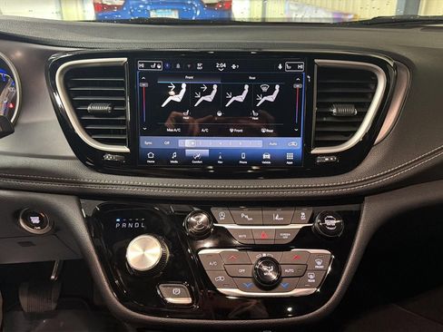 New 2026 Chrysler Pacifica Select FWD image 26