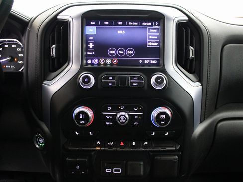 Used 2019 GMC Sierra 1500 SLT w/ LPO, GMC Protection Package image 38