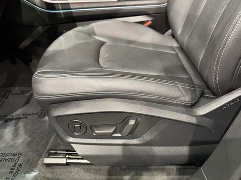 Used 2022 Audi Q8 Premium Plus image 19