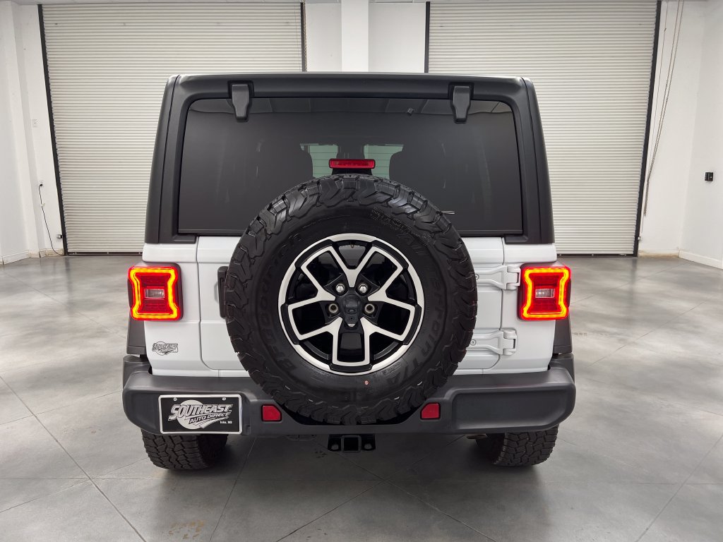 Used 2024 Jeep Wrangler Unlimited Rubicon AWD/4WD image 8
