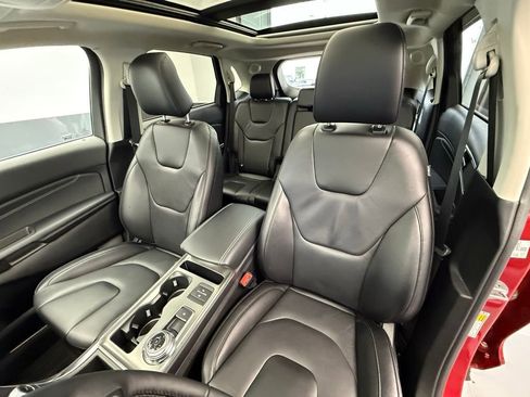 Used 2022 Ford Edge Titanium AWD/4WD image 45