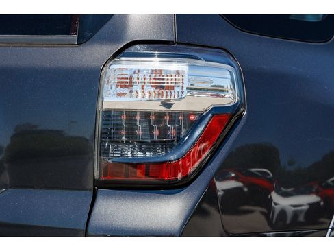 Used 2018 Toyota 4Runner SR5 Premium AWD/4WD image 9