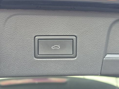 Used 2024 Volkswagen Atlas SE FWD image 21