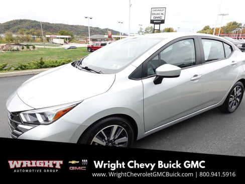 Used 2023 Nissan Versa SV image 6