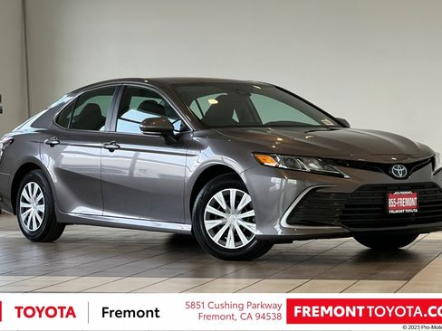 Used 2021 Toyota Camry LE image 1