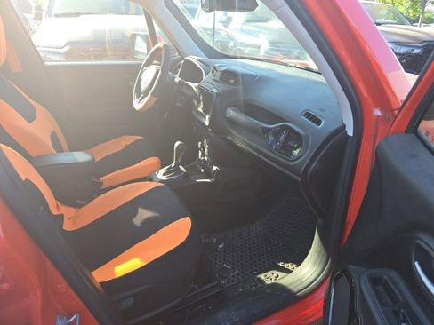 Used 2018 Jeep Renegade Altitude AWD/4WD image 7