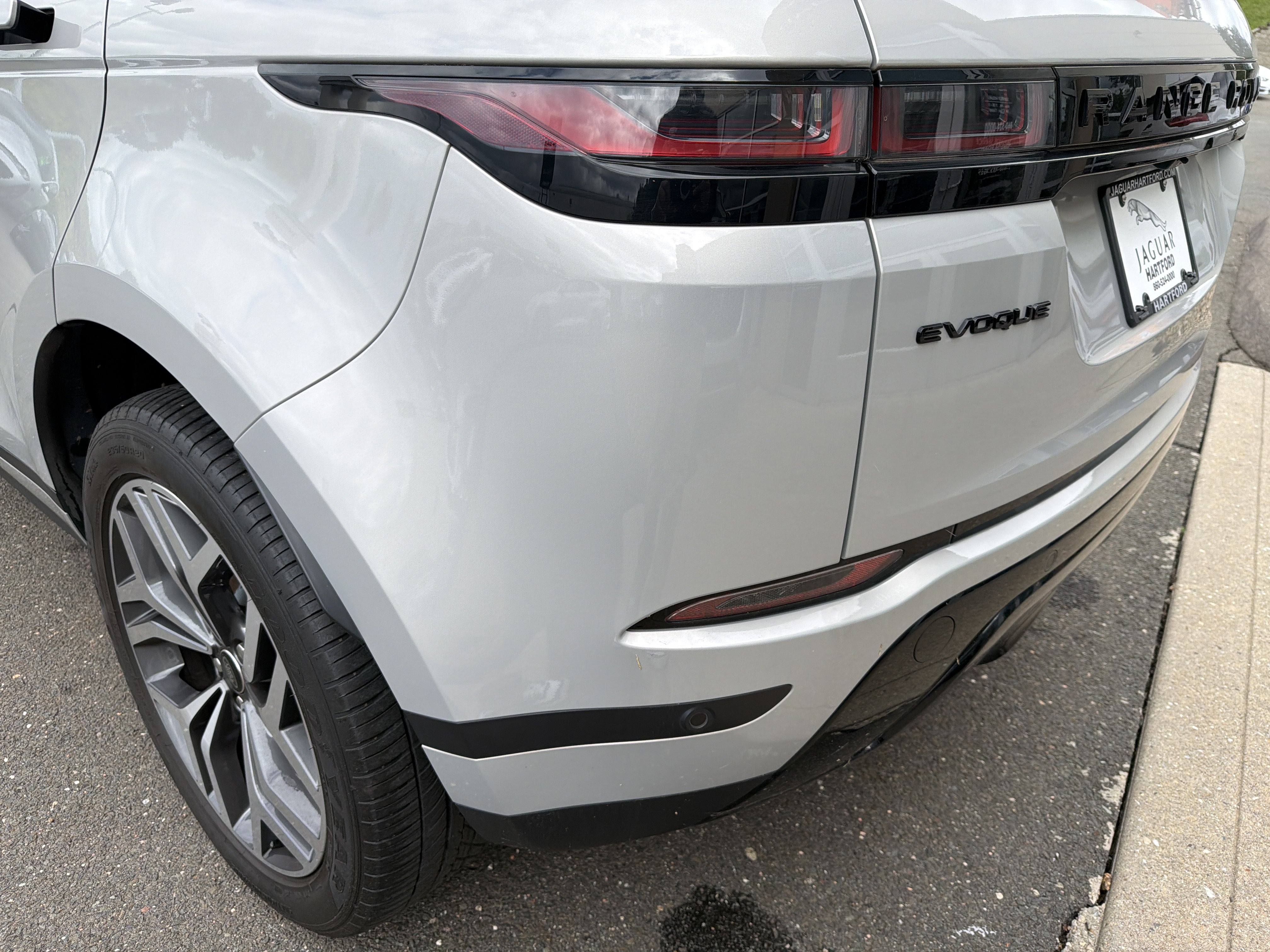 Used 2023 Land Rover Range Rover Evoque SE AWD/4WD image 15