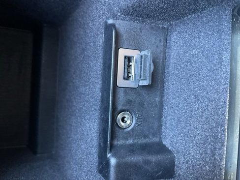 Used 2018 Volvo V60 T5 Dynamic w/ Vision Package image 21