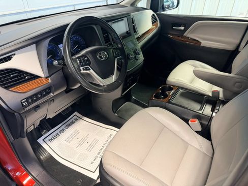 Used 2015 Toyota Sienna Limited Premium w/ Advanced Technology Package FWD image 7
