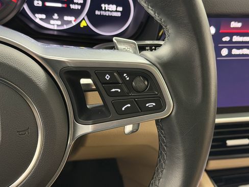 Certified 2023 Porsche Cayenne Platinum Edition image 50