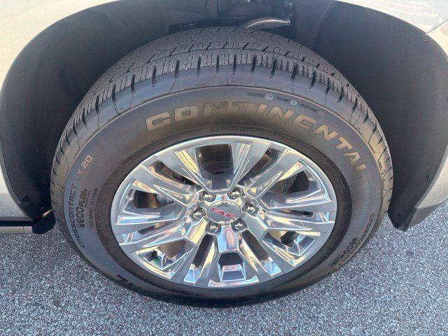 Used 2025 GMC Yukon Denali w/ Sun & Power Step Package AWD/4WD image 14