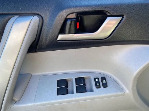 Used 2013 Toyota Highlander Plus image 11