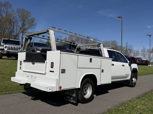 Used 2023 GMC Sierra 3500 Pro w/ Convenience Package image 5