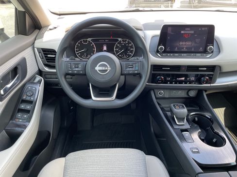 Used 2023 Nissan Rogue SV FWD image 9