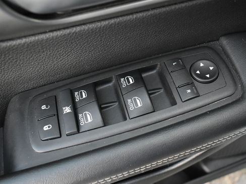 Used 2025 Chrysler Pacifica Select FWD image 13