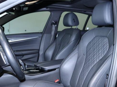 Used 2022 BMW 530i xDrive w/ Premium Package image 18