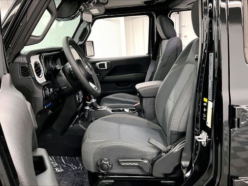 Used 2025 Jeep Wrangler Unlimited Sahara w/ Safety Group AWD/4WD image 23