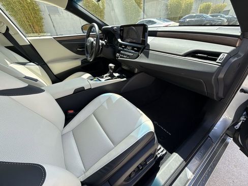 Used 2025 Lexus ES 350 w/ Premium Package image 15