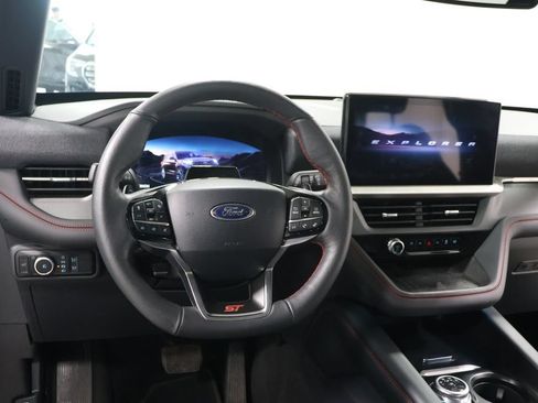 Used 2025 Ford Explorer ST AWD/4WD image 8
