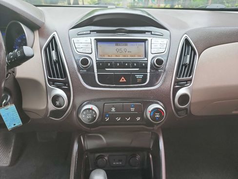 Used 2011 Hyundai Tucson GLS FWD image 12